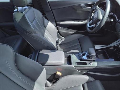 2024 Audi A4 45 S line quattro Premium