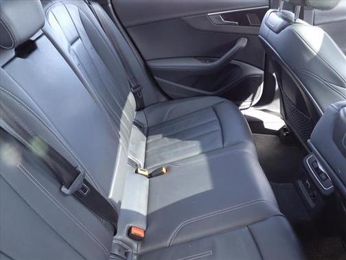 2024 Audi A4 45 S line quattro Premium
