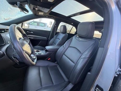 2022 Cadillac XT4 Premium Luxury