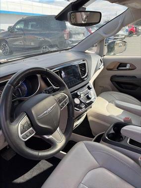 Granite Crystal Clearcoat Metallic 2018 Chrysler Pacifica Touring-L Plus