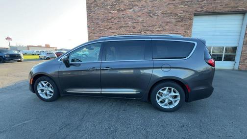 Granite Crystal Clearcoat Metallic 2018 Chrysler Pacifica Touring-L Plus