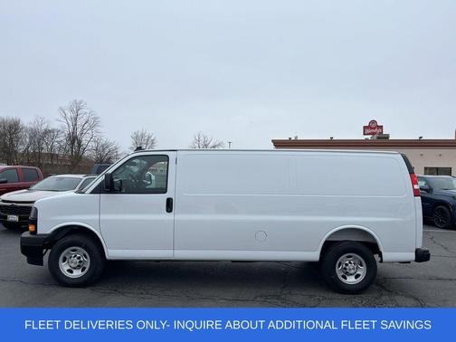 Summit White 2025 Chevrolet Express 3500 Work Van