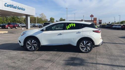 White 2017 Nissan Murano Platinum