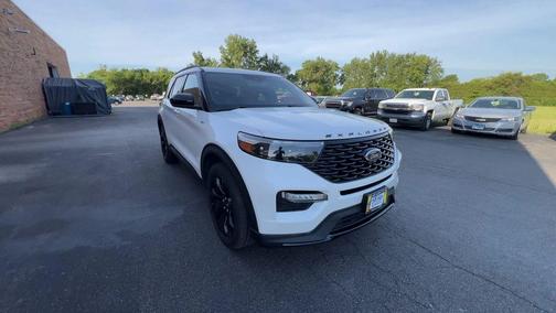 White Metallic 2023 Ford Explorer ST-Line