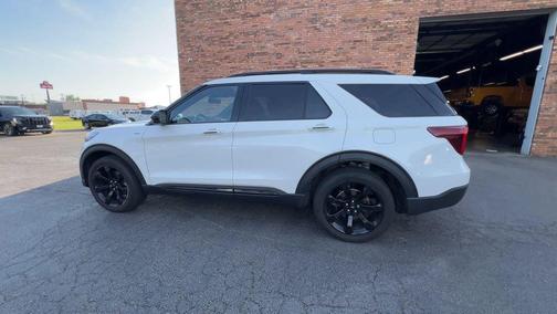 White Metallic 2023 Ford Explorer ST-Line