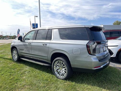 2025 Chevrolet Suburban LT