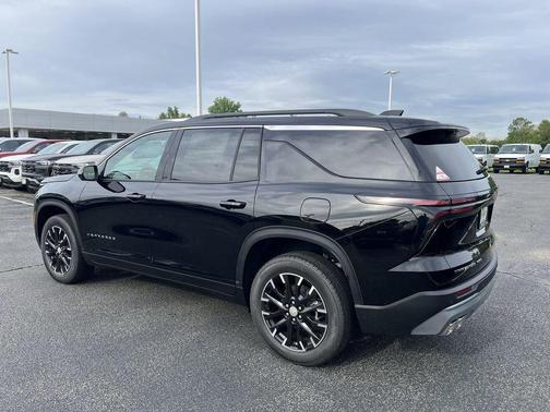 Mosaic Black Metallic 2026 Chevrolet Traverse LT