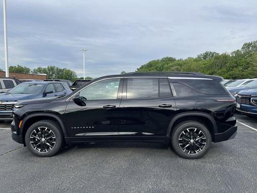 Mosaic Black Metallic 2026 Chevrolet Traverse LT