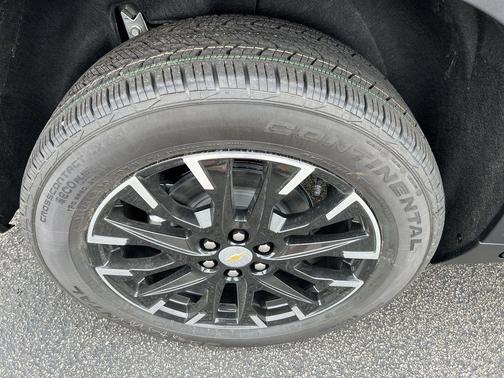 Mosaic Black Metallic 2026 Chevrolet Traverse LT