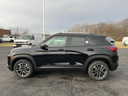 Mosaic Black Metallic 2026 Chevrolet Trailblazer LT