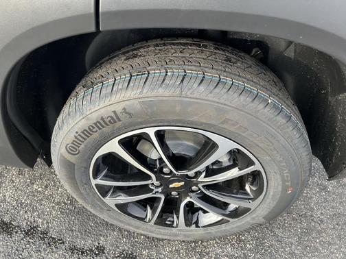 Mosaic Black Metallic 2026 Chevrolet Trailblazer LT