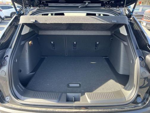 Mosaic Black Metallic 2026 Chevrolet Trax LT