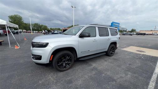 2023 Jeep Wagoneer Base
