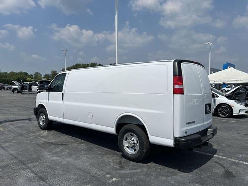 Summit White 2025 Chevrolet Express 3500 Work Van