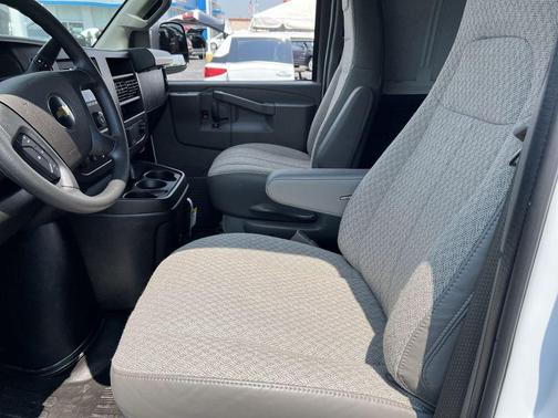 Summit White 2025 Chevrolet Express 3500 Work Van