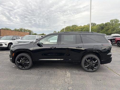 Mosaic Black Metallic 2027 Chevrolet Traverse RS