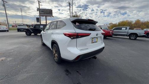 2023 Toyota Highlander Hybrid Bronze Edition
