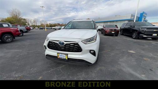2023 Toyota Highlander Hybrid Bronze Edition