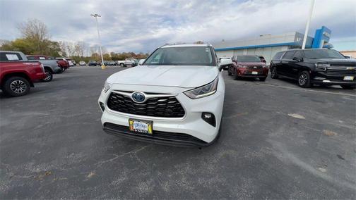 2023 Toyota Highlander Hybrid Bronze Edition