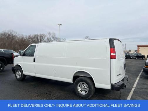 Summit White 2025 Chevrolet Express 3500 Work Van