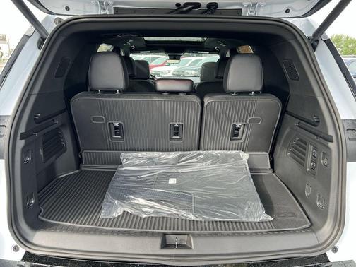 Polar White 2026 Chevrolet Traverse RS