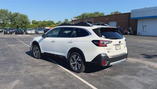 2022 Subaru Outback Touring XT
