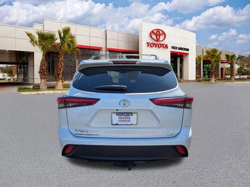 Wind Chill Pearl 2022 Toyota Highlander XLE