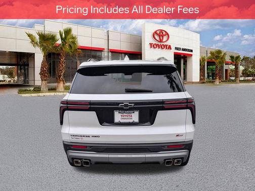 Iridescent Pearl Tricoat 2024 Chevrolet Traverse AWD Z71