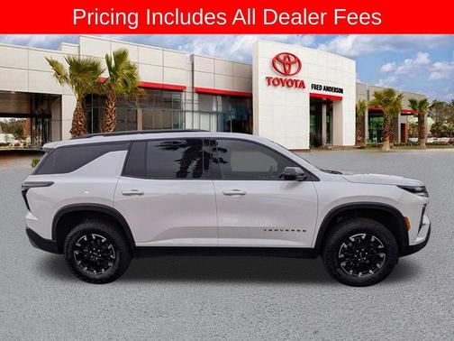 Iridescent Pearl Tricoat 2024 Chevrolet Traverse AWD Z71