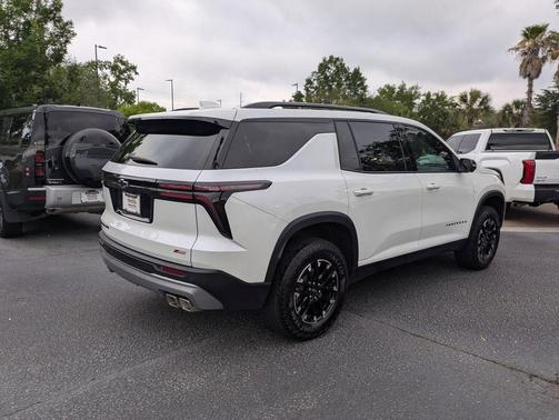 Iridescent Pearl Tricoat 2024 Chevrolet Traverse AWD Z71