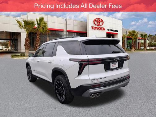 Iridescent Pearl Tricoat 2024 Chevrolet Traverse AWD Z71