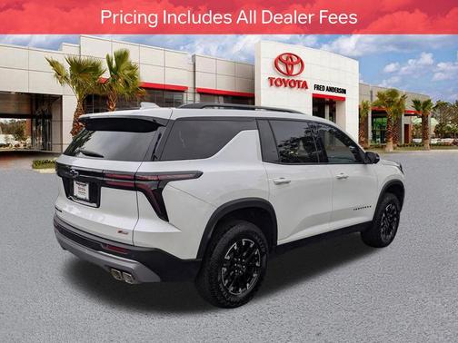 Iridescent Pearl Tricoat 2024 Chevrolet Traverse AWD Z71