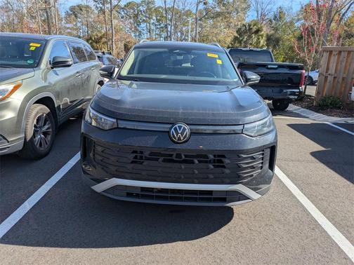 2025 Volkswagen Tiguan 2.0T SE