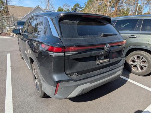 2025 Volkswagen Tiguan 2.0T SE