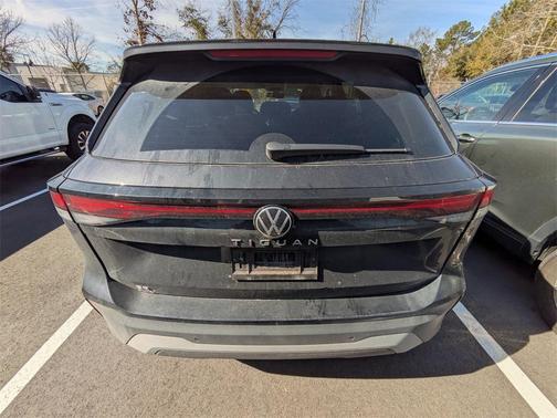 2025 Volkswagen Tiguan 2.0T SE