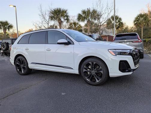 2025 Audi Q7 55 Premium Plus