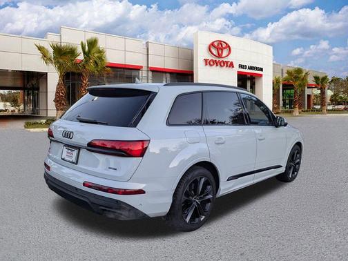 2025 Audi Q7 55 Premium Plus