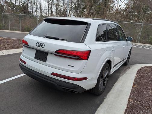 2025 Audi Q7 55 Premium Plus