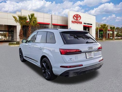 2025 Audi Q7 55 Premium Plus