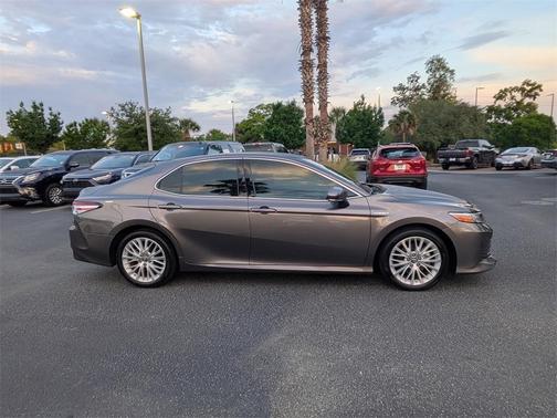 2018 Toyota Camry Hybrid XLE