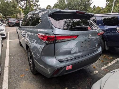 Moon Dust 2022 Toyota Highlander XLE