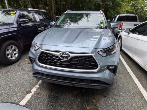 Moon Dust 2022 Toyota Highlander XLE