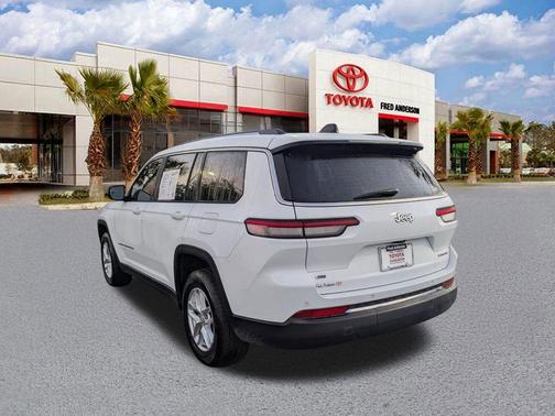 Bright White Clearcoat 2023 Jeep Grand Cherokee L Laredo