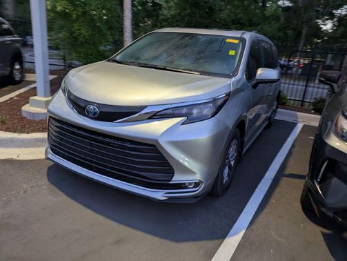 Celestial Silver Metallic 2024 Toyota Sienna XLE