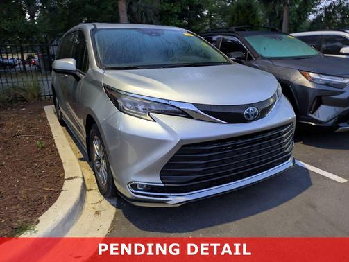 Celestial Silver Metallic 2024 Toyota Sienna XLE