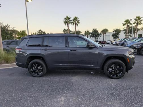 2025 Jeep Grand Cherokee L Laredo