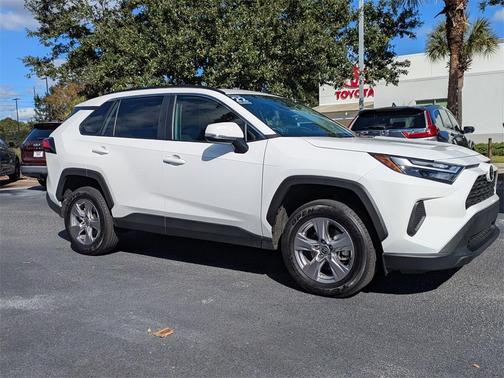 2022 Toyota RAV4 XLE