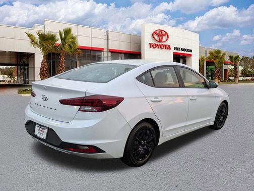 2019 Hyundai ELANTRA SE