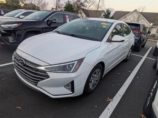 2019 Hyundai ELANTRA SE