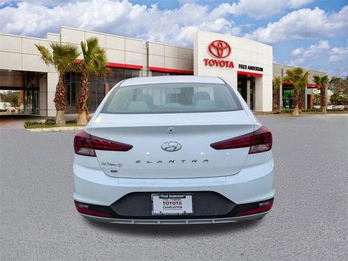 2019 Hyundai ELANTRA SE
